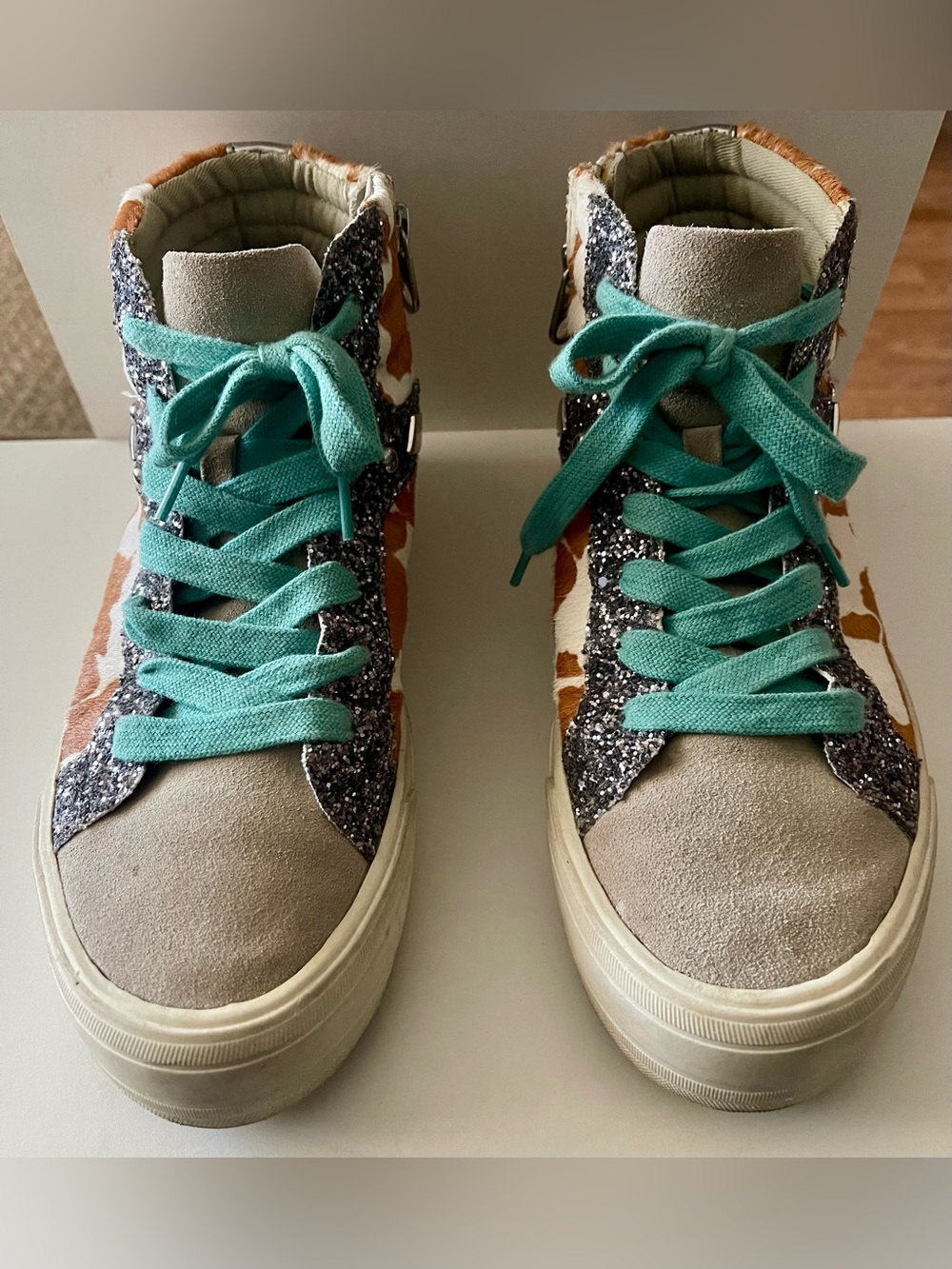 Gianni Bini High-Top Sneakers with Turquoise Laces and Glitter Size 7